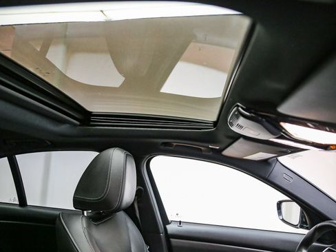Used 2023 BMW 330i Sedan w/ Driving Assistance Package RWD image 18