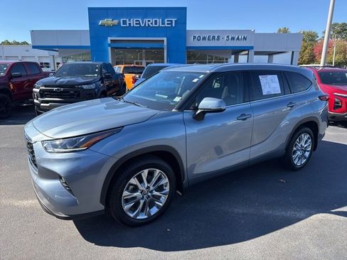 Used 2023 Toyota Highlander L image 1