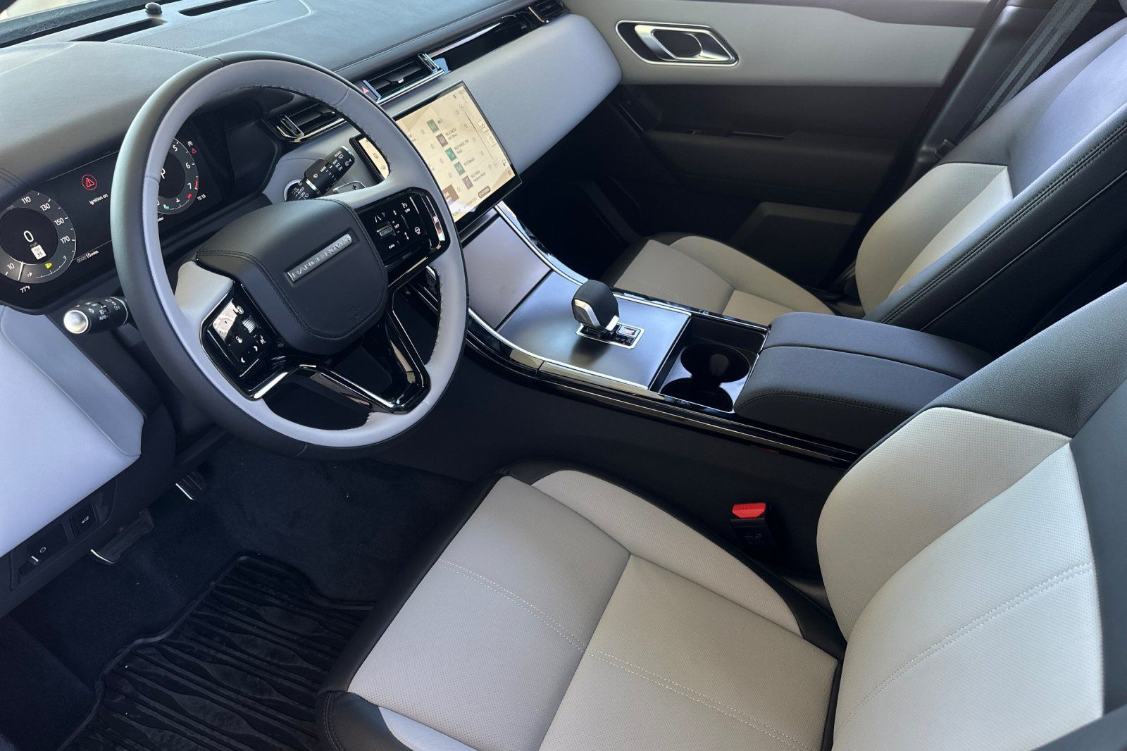 New 2026 Land Rover Range Rover Velar Dynamic SE AWD/4WD image 10