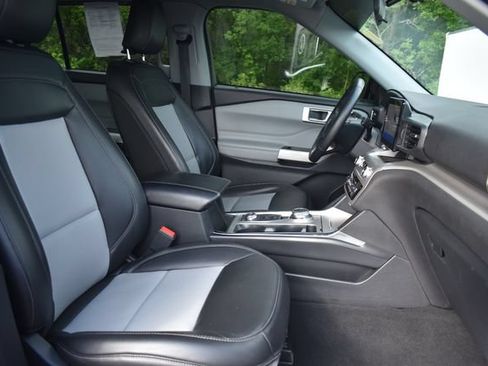 Used 2022 Ford Explorer XLT w/ Equipment Group 202A AWD/4WD image 13