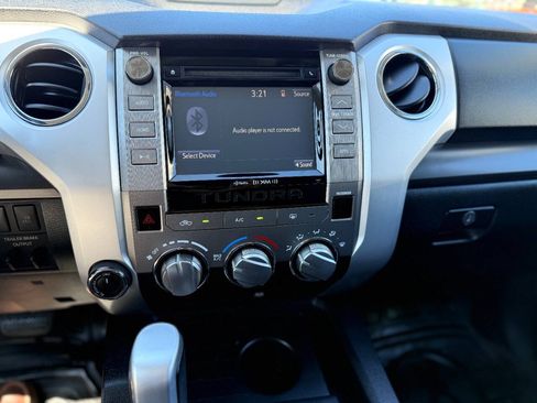 Used 2017 Toyota Tundra SR5 AWD/4WD image 27