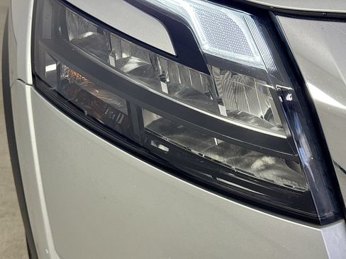 Used 2025 Nissan Pathfinder SV FWD image 38