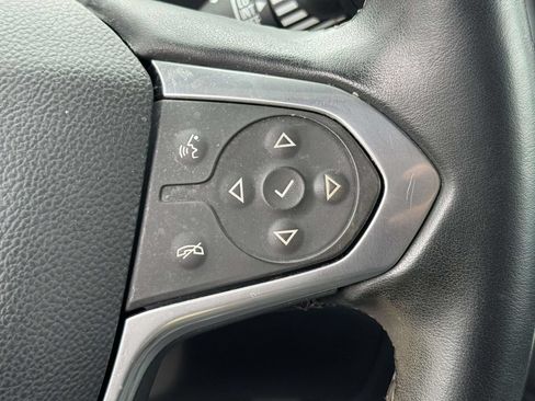 Used 2023 Chevrolet Traverse LT FWD image 25