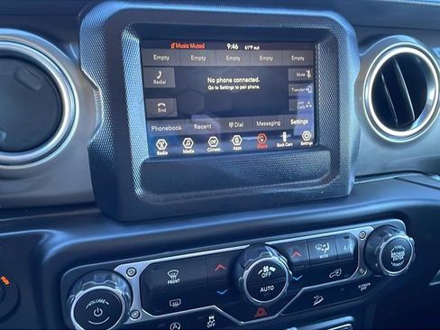 Used 2020 Jeep Wrangler Unlimited Sahara image 26