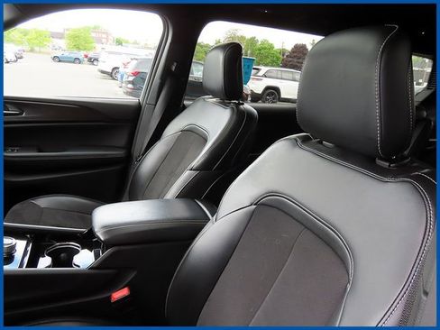 Used 2023 Jeep Grand Cherokee L Laredo AWD/4WD image 14