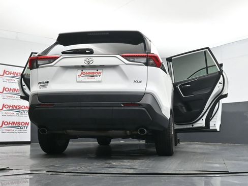 Used 2024 Toyota RAV4 XLE FWD image 43