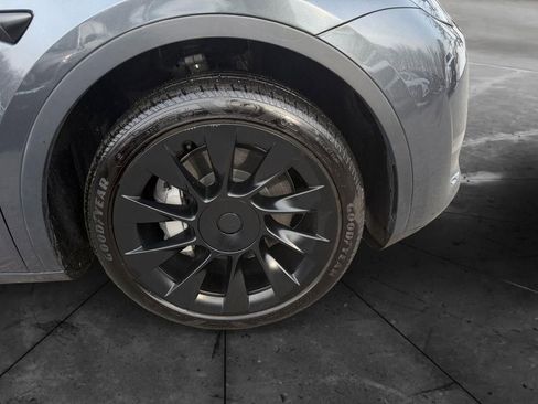 Used 2023 Tesla Model Y Long Range image 28