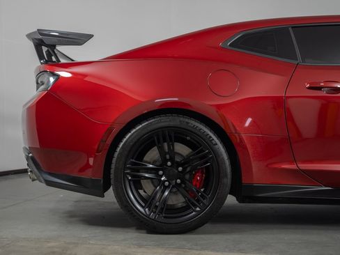 Used 2018 Chevrolet Camaro ZL1 RWD image 17