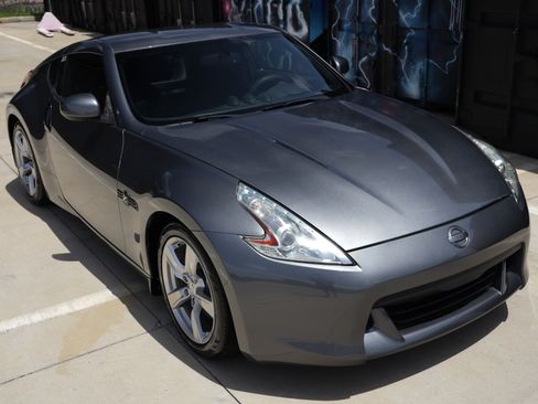 Used 2012 Nissan 370Z Coupe RWD image 17