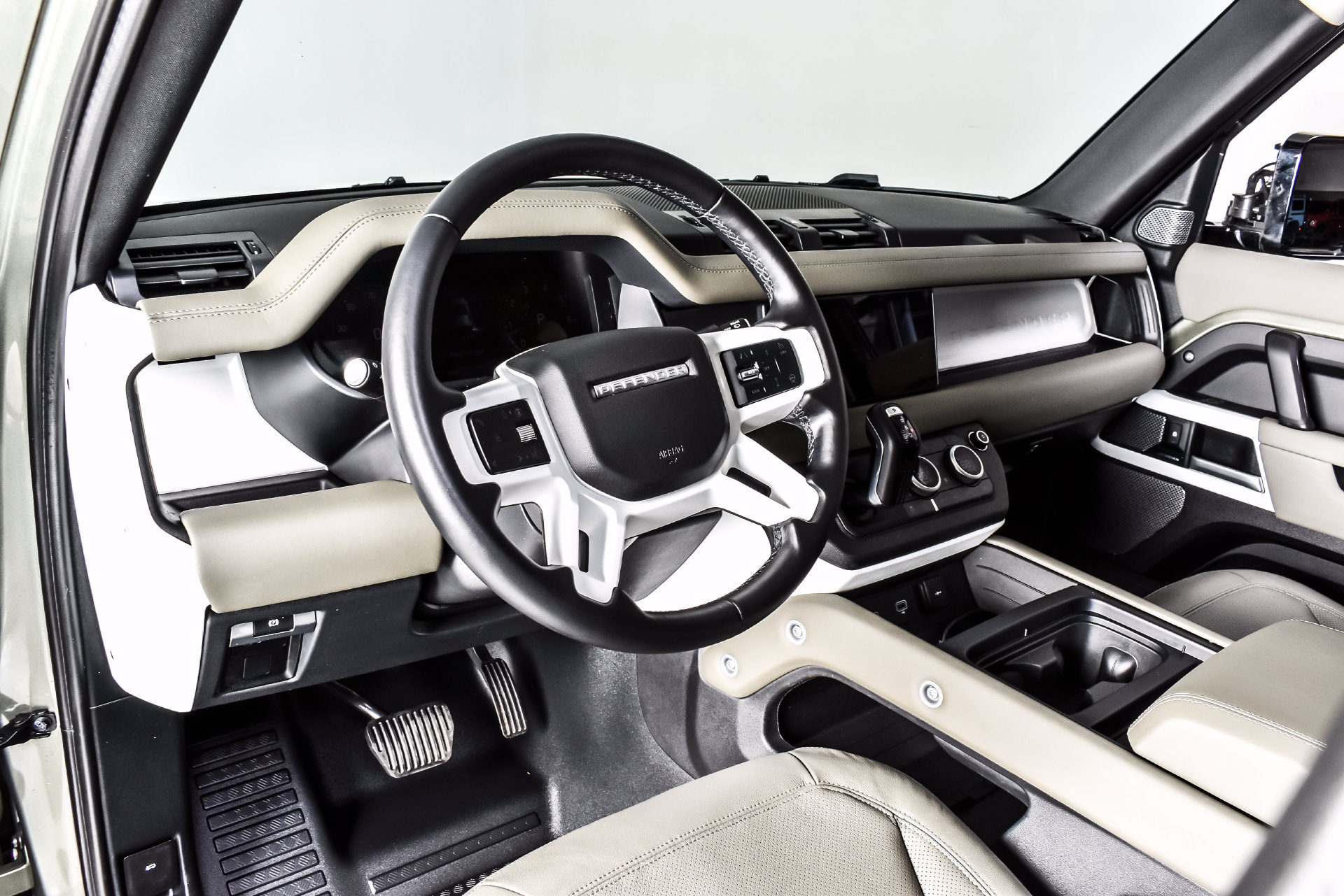 Used 2024 Land Rover Defender 110 S AWD/4WD image 15