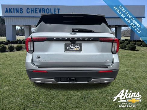 Used 2025 Ford Explorer Active w/ Active Comfort Package image 8