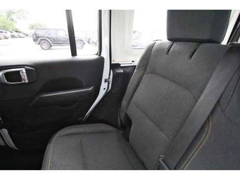 Used 2024 Jeep Wrangler Unlimited Sahara AWD/4WD image 11