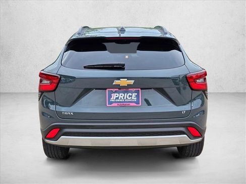 Used 2025 Chevrolet Trax LT image 7