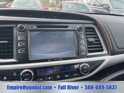 Used 2017 Toyota Highlander XLE AWD/4WD image 25