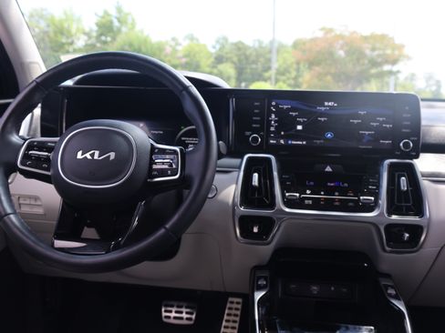 Used 2023 Kia Sorento SX Prestige w/ Panoramic Sunroof Package AWD/4WD image 27