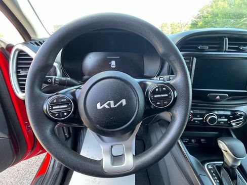 Certified 2023 Kia Soul LX w/ LX Technology Package FWD image 26