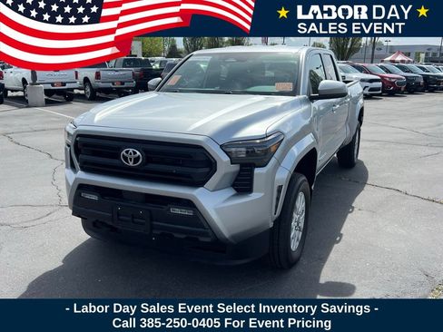 Used 2024 Toyota Tacoma SR5 AWD/4WD image 2