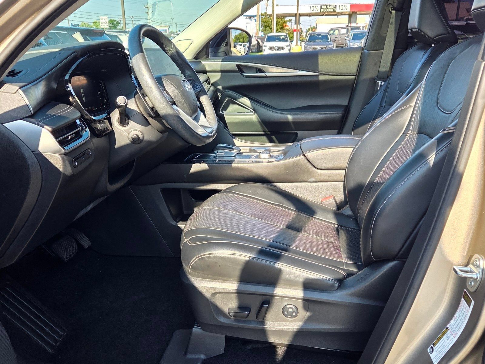 Used 2022 INFINITI QX60 Luxe w/ Vision Package FWD image 5