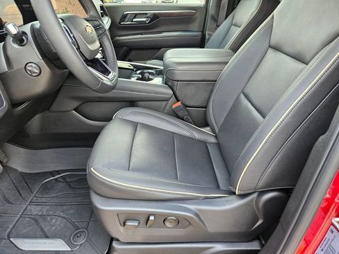 Used 2025 Chevrolet Tahoe Premier RWD image 19