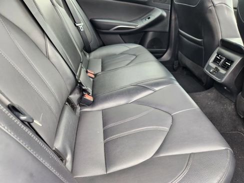 Certified 2022 Toyota Avalon XLE image 32