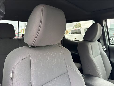 Used 2017 Toyota Tacoma TRD Off-Road image 14