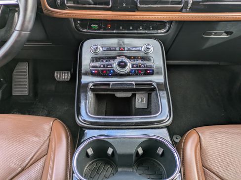 Used 2022 Lincoln Nautilus Reserve w/ Equipment Group 201A image 18