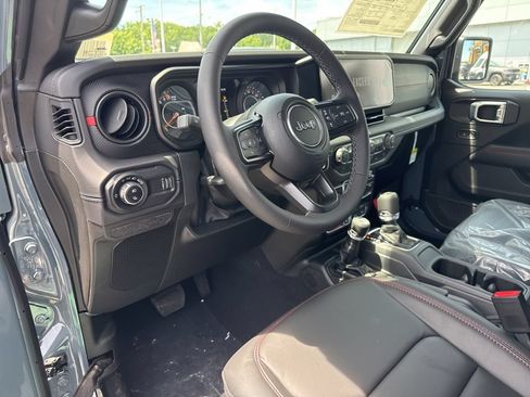 New 2026 Jeep Gladiator Rubicon w/ Steel Power Dome Hood Package AWD/4WD image 10