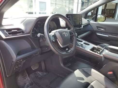 Used 2022 Toyota Sienna XSE image 18