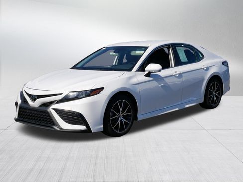 Certified 2023 Toyota Camry SE image 3