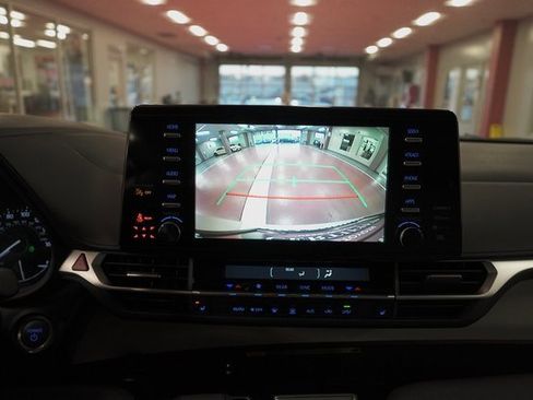 Used 2023 Toyota Sienna XLE w/ XLE Plus Package image 24