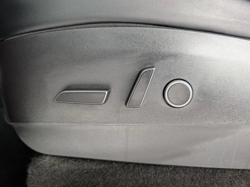 Used 2022 Tesla Model Y Performance AWD/4WD image 9