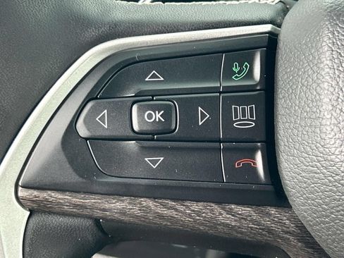 Used 2023 Jeep Grand Cherokee L Limited AWD/4WD image 32