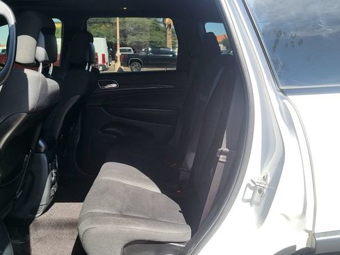 Used 2019 Jeep Grand Cherokee Laredo AWD/4WD image 25