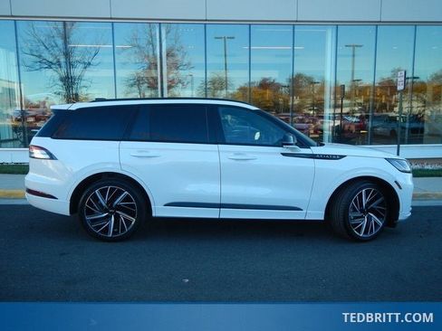 Used 2025 Lincoln Aviator Black Label w/ Jet Appearance Package image 8