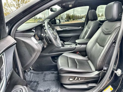 Used 2024 Cadillac XT5 Sportv w/ Technology Package image 2