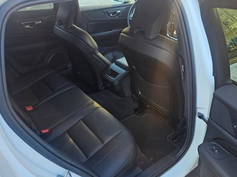 Certified 2024 Volvo V60 B5 Cross Country Plus image 9