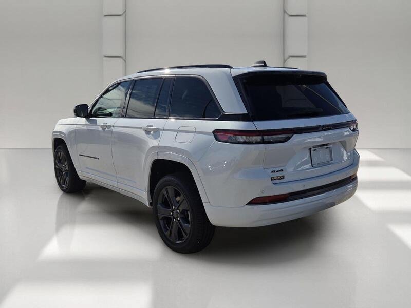 New 2027 Jeep Grand Cherokee Limited AWD/4WD image 3