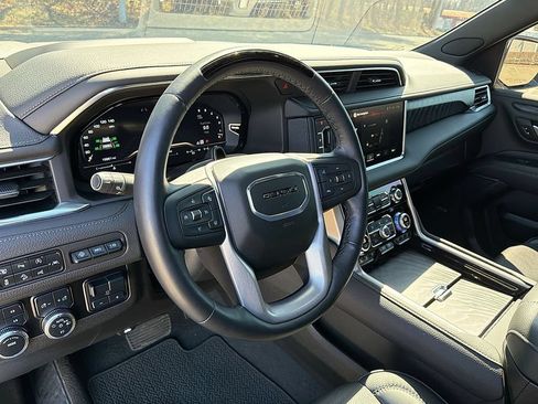 Used 2024 GMC Yukon Denali w/ Advanced Technology Package AWD/4WD image 23