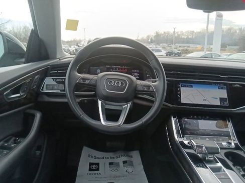 Used 2023 Audi Q8 Premium image 30