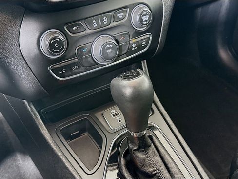 Used 2020 Jeep Cherokee Altitude image 17