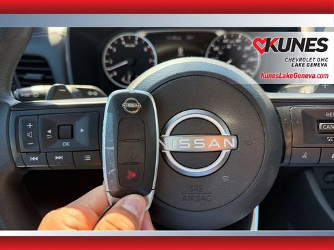 Used 2024 Nissan Rogue S FWD image 39
