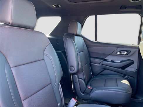 Used 2023 Chevrolet Traverse High Country image 30