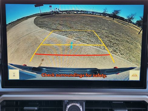 Used 2025 Toyota Tacoma TRD Off-Road image 22