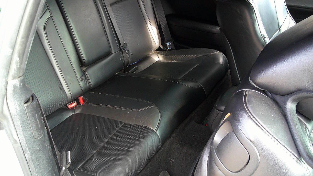 Used 2015 Dodge Challenger SXT Plus RWD image 21