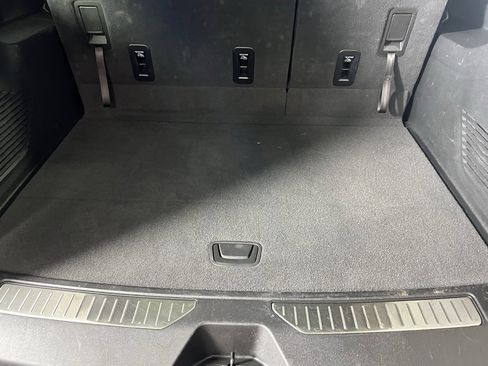 Used 2025 Chevrolet Suburban RST image 30