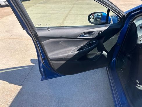Used 2017 Chevrolet Cruze LT FWD image 6