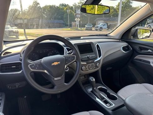 Used 2019 Chevrolet Equinox LS FWD image 9