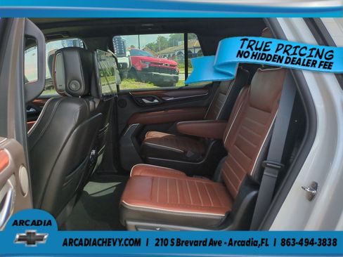Used 2023 GMC Yukon Denali Ultimate AWD/4WD image 13