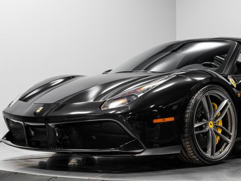 Used 2018 Ferrari 488 GTB image 4