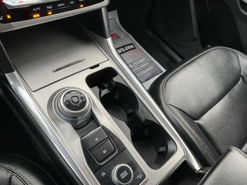 Used 2021 Ford Explorer XLT w/ Equipment Group 202A image 21